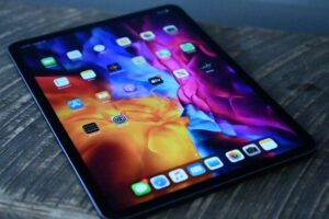 Apple is to plan future iPads with OLED displays
